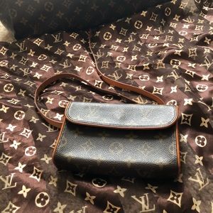 Louis Vuitton Monogram Pochette Florentine
